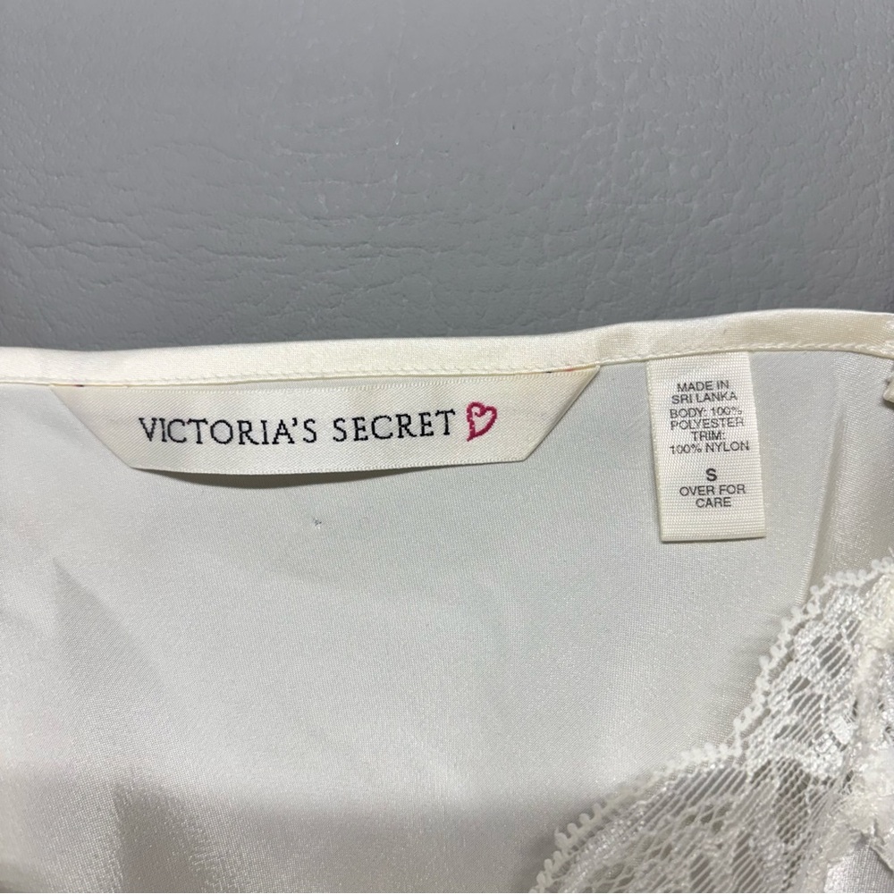 ✨Vintage Victoria's Secret White Satin Camisole Size S - Picture 9 of 9